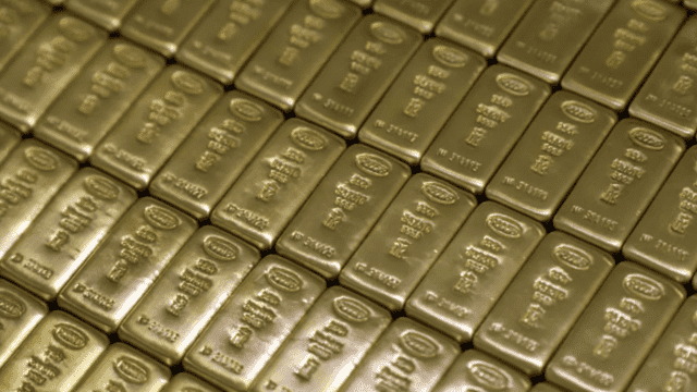 Giá vàng bùng nổ trở lại vì USD suy yếu và mối lo thuế quan Giá vàng bùng nổ trở lại vì USD suy yếu và mối lo thuế quan