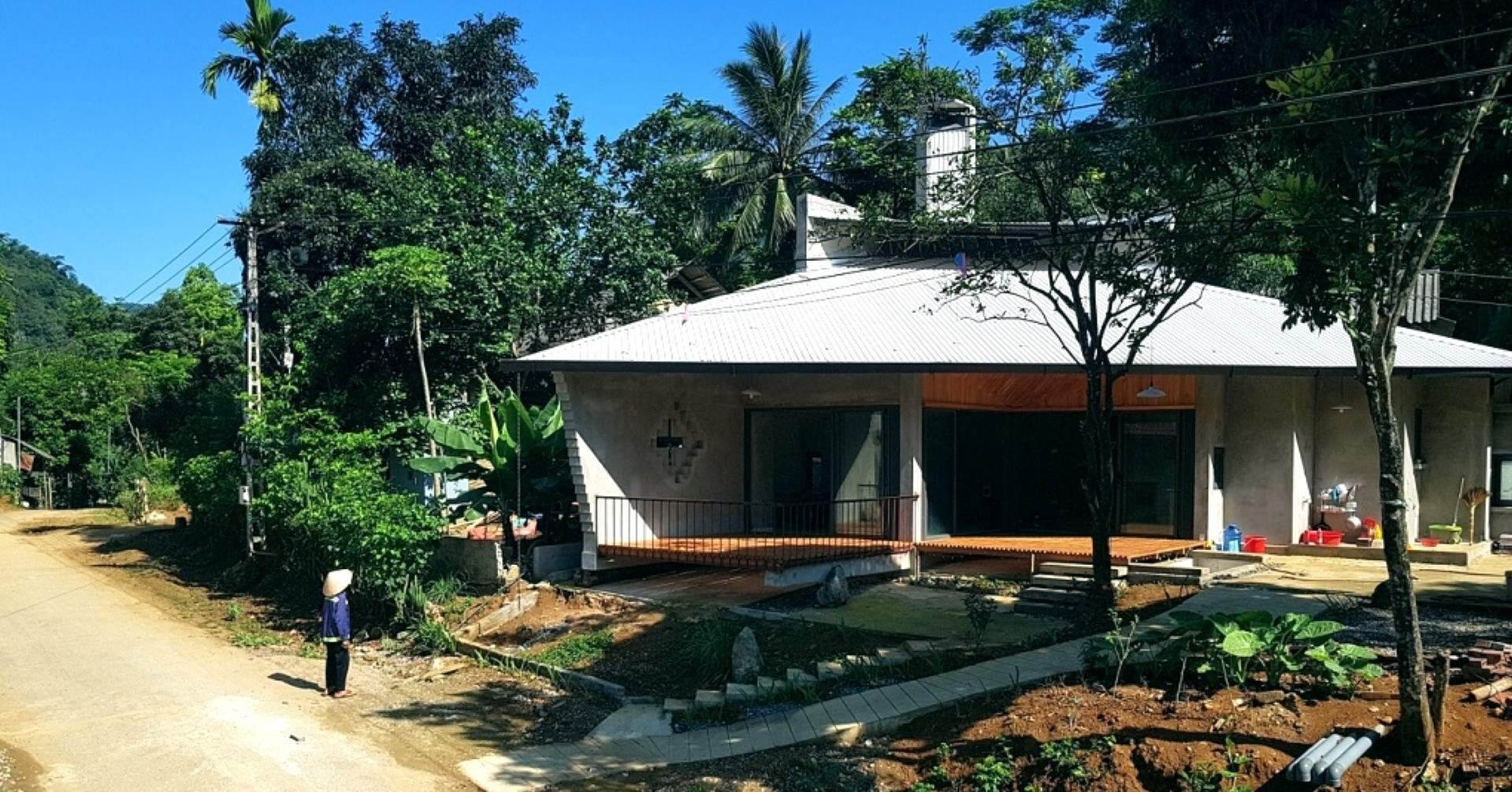 Căn nhà thiết kế cực lạ giữa bản làng miền núi Thanh Hoá Căn nhà thiết kế cực lạ giữa bản làng miền núi Thanh Hoá