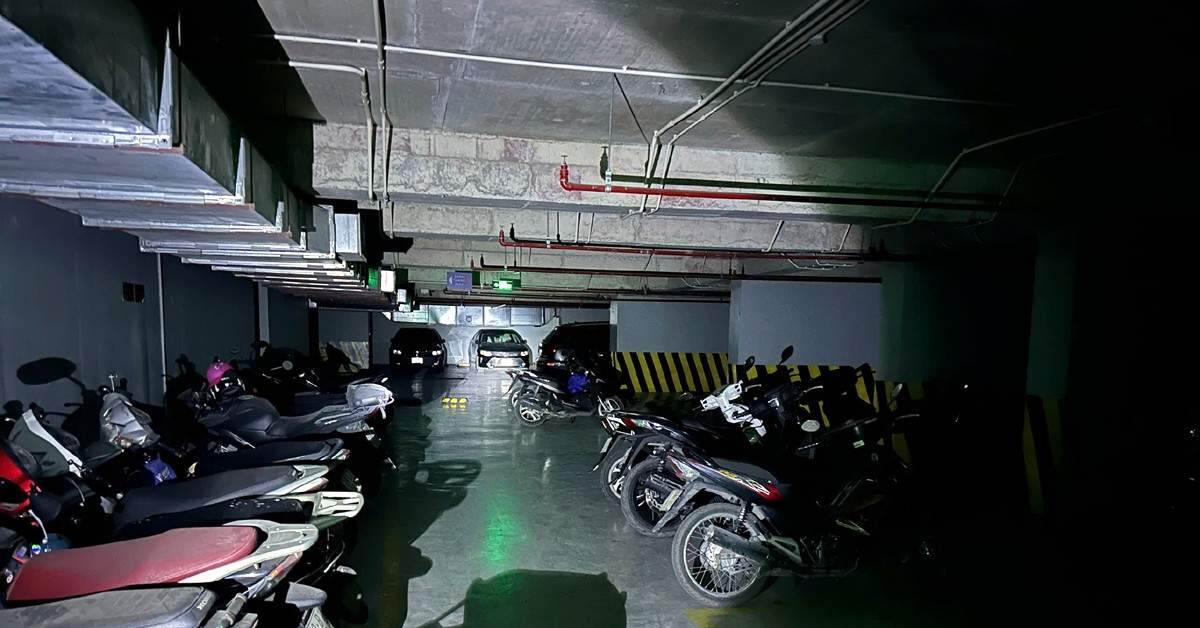 Chung cư Sun Square ngộp thở mùi xăng, dân sợ hãi vội di tản xe Chung cư Sun Square ngộp thở mùi xăng, dân sợ hãi vội di tản xe