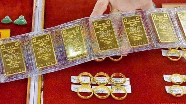Giá vàng “bốc hơi” theo giờ, có nơi giảm 8 triệu đồng mỗi lượng
