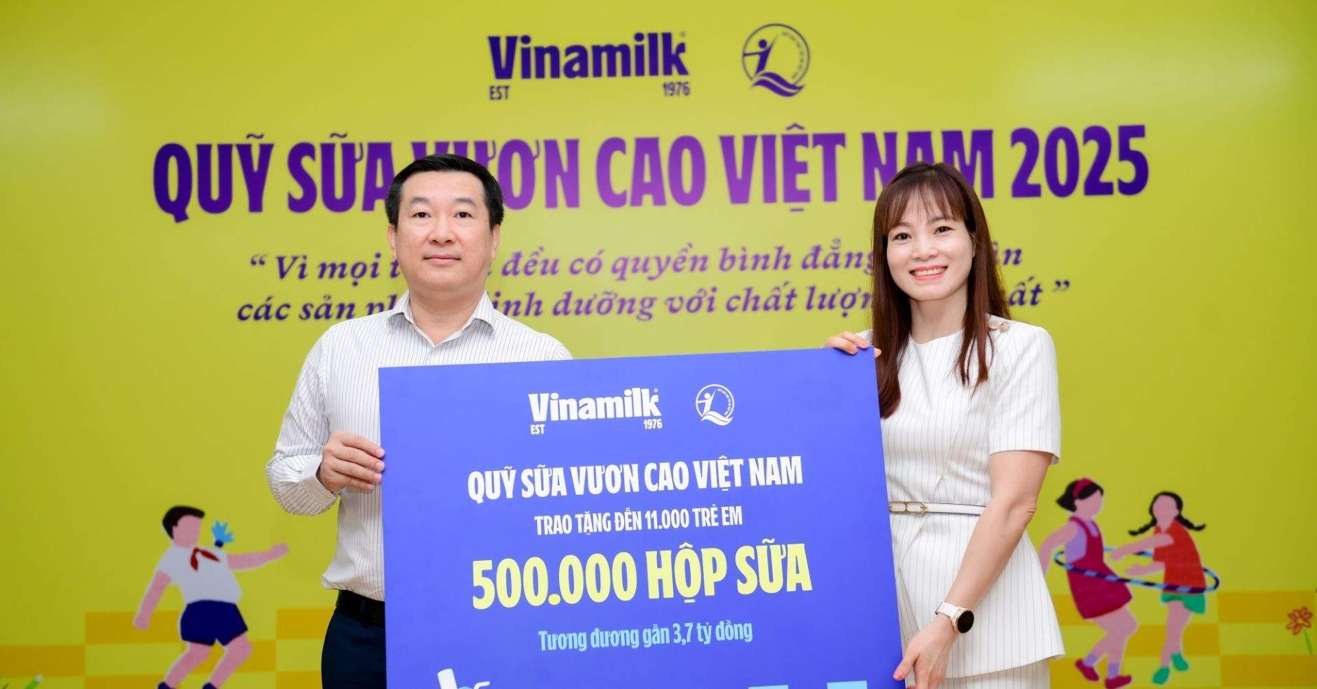 500.000 hộp sữa Vinamilk tặng trẻ em khó khăn