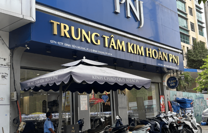 Giá vàng tăng chóng mặt, nhiều cửa hàng Hà Nội và TP. Hồ Chí Minh hết ‘sạch’ vàng nhẫn