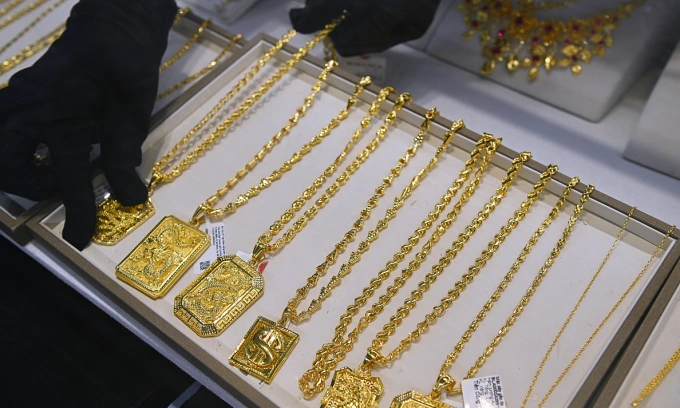 Gold bar price breaks another record