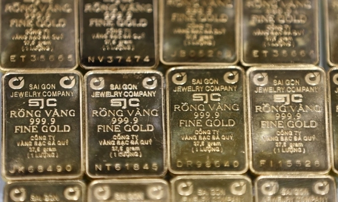 Gold prices continue to rise, near all-time highs
