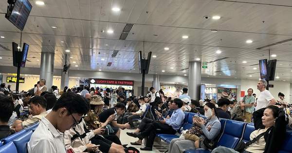 Khách than phiền chuyến bay bị chậm, rồi hủy ở sân bay Tân Sơn Nhất