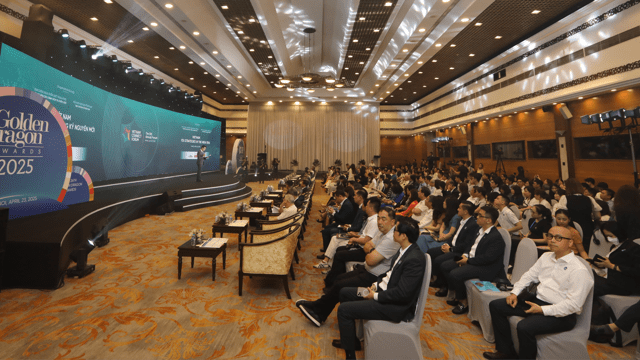 [Phóng sự ảnh] Toàn cảnh Diễn đàn Nhịp cầu Phát triển Việt Nam 2025 và Chương trình Rồng Vàng lần thứ 24