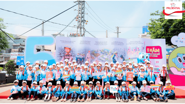 Prudential tổng kết 5 năm dự án “Đến trường an toàn” với Ngày hội An toàn giao thông cấp liên tỉnh