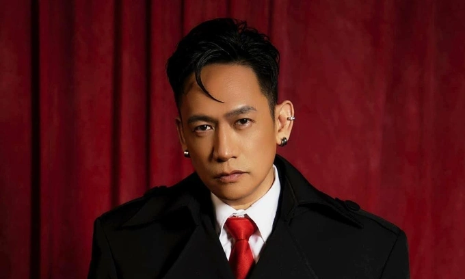 Singer Duy Manh sues Mercedes-Benz Vietnam for car fire Singer Duy Manh sues Mercedes-Benz Vietnam for car fire