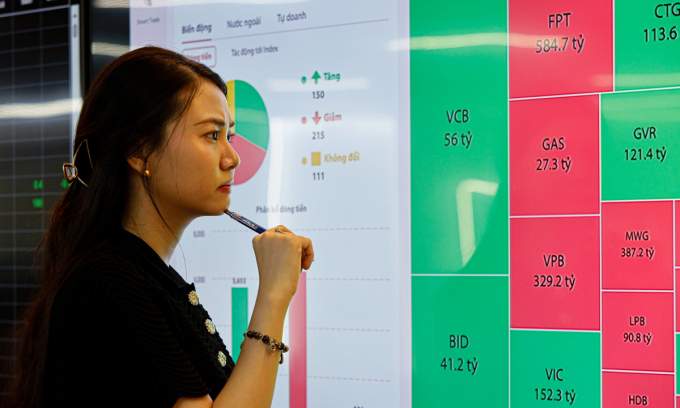 Stocks tumble, ending recovery streak