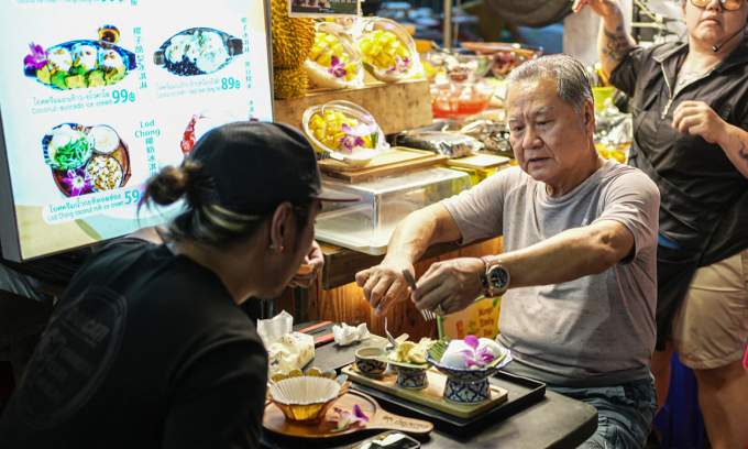 Thailand plans to inject B into economy