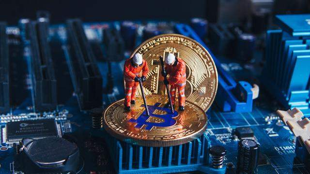 “Thợ mỏ” Bitcoin gấp rút chuyển thiết bị trước khi Mỹ áp thuế mới