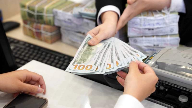 Tỷ giá ngân hàng và chợ đen trái chiều