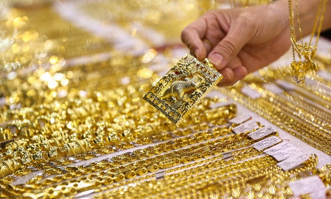 What has been the largest one-day increase in gold prices in Vietnam?