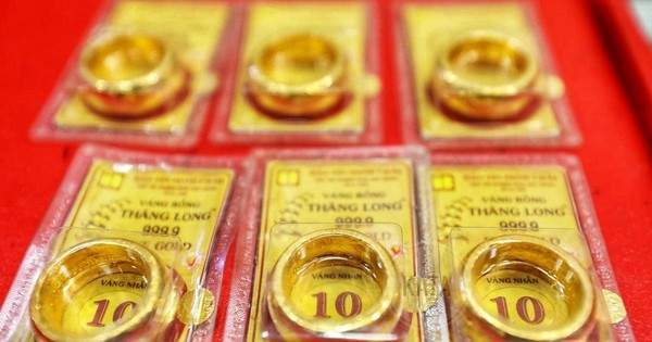 Giá vàng gần chạm 102 triệu đồng/lượng, phá kỷ lục chưa từng có, nhà đầu tư “nín thở” chờ đợi điều gì?