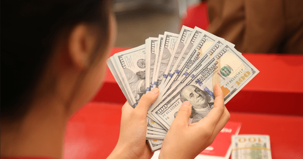 Giá USD ngân hàng lần đầu tiên vượt mốc 26.000 đồng trong diễn biến lạ