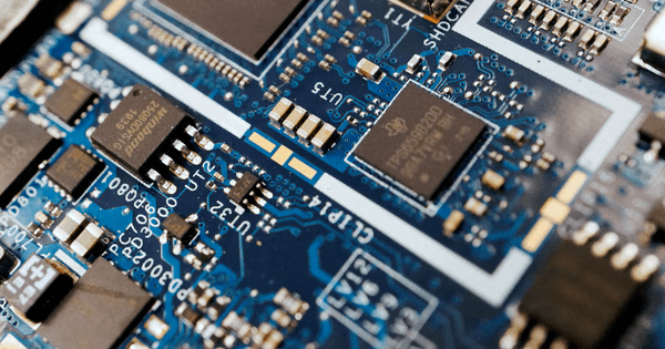 Trung Quốc áp mạnh thuế quan lên hàng Mỹ, giá của hàng triệu điện thoại và laptop dùng chip Qualcomm, AMD sẽ ra sao?