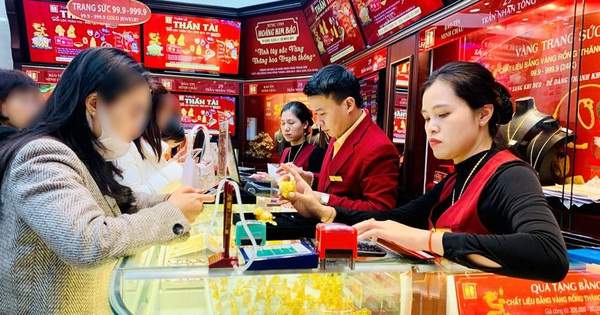 Vàng lên 107 triệu đồng, khách mua ngày vía Thần Tài giờ lãi cỡ nào?
