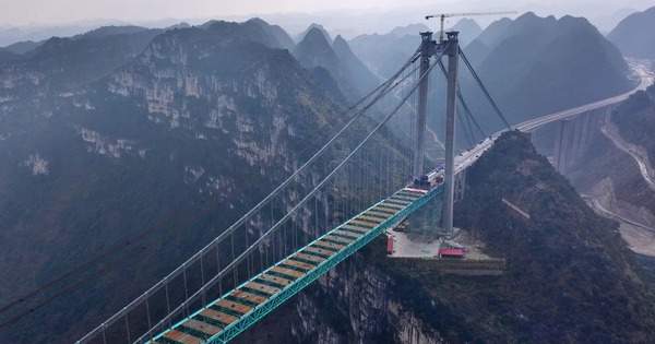 Cao tương đương toà nhà 130 tầng, nặng gấp 3 lần Tháp Eiffel