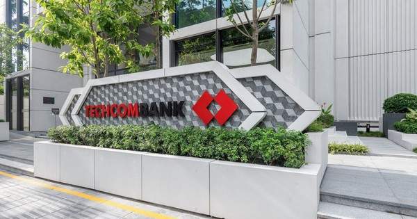 Techcombank bất ngờ bổ sung phương án trả cổ tức tiền mặt, dự chi hơn 7.000 tỷ đồng