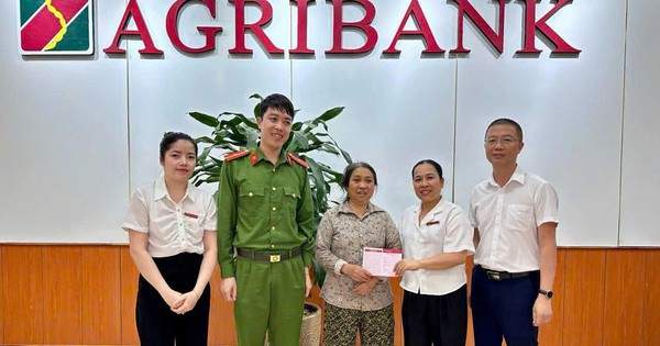 Cụ bà vội vàng đến ngân hàng rút tiết kiệm và chuyển cho TK LÊ VĂN NGỌC, nhân viên Agribank nghi ngờ và hủy lệnh chuyển tiền khi thấy dấu hiệu lừa đảo