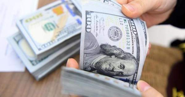 Ngân hàng Nhà nước giảm tỷ giá USD, giá đô la tự do tiến gần mức 26.500 đồng