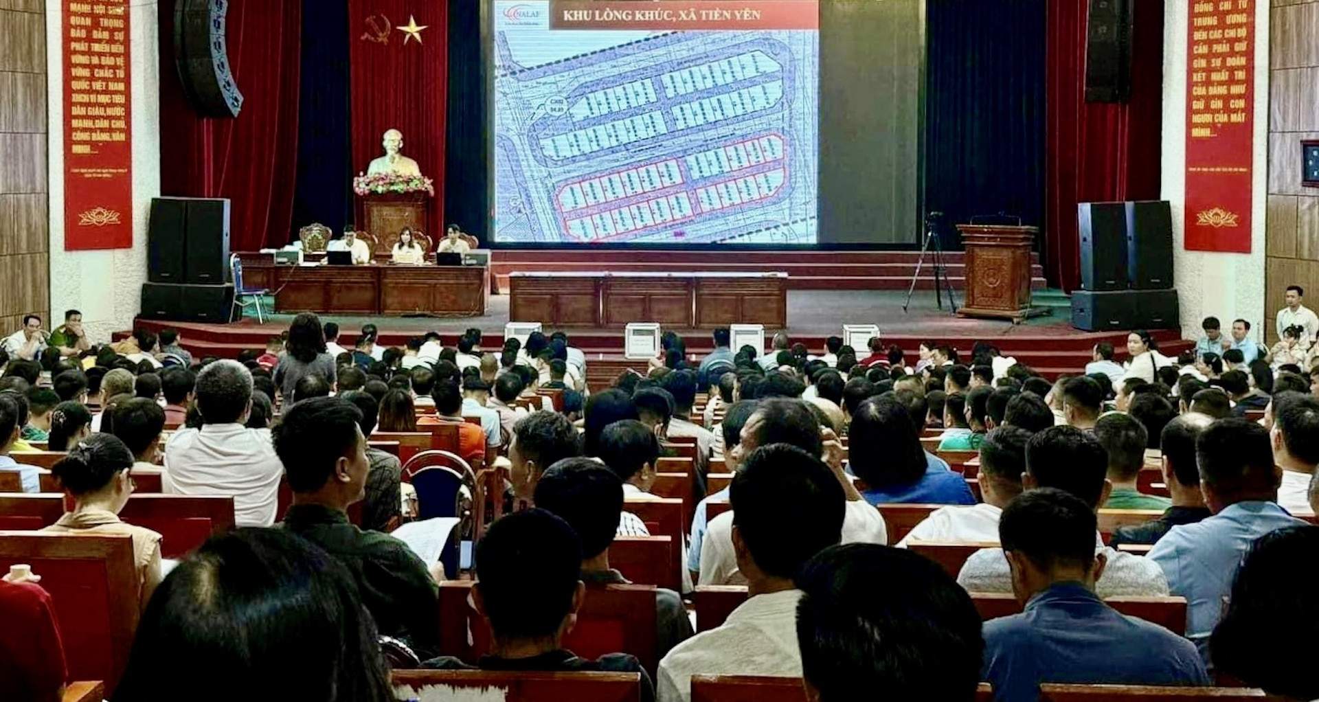 Dân bất ngờ, chuyên gia vạch điểm vô lý
