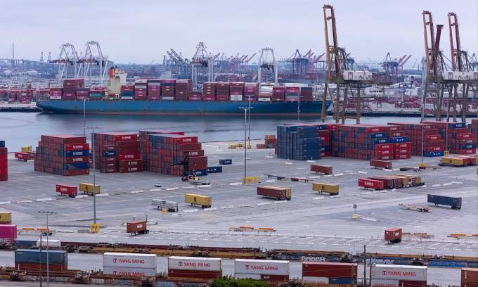 China open to US trade talks, but demands tariffs be lifted first