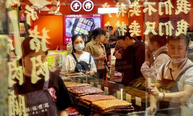 Chinese holiday spending averages per person Chinese holiday spending averages per person