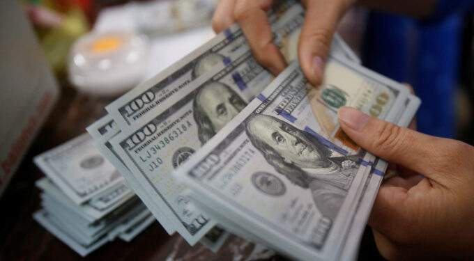 Dollar dips against dong on black market Dollar dips against dong on black market