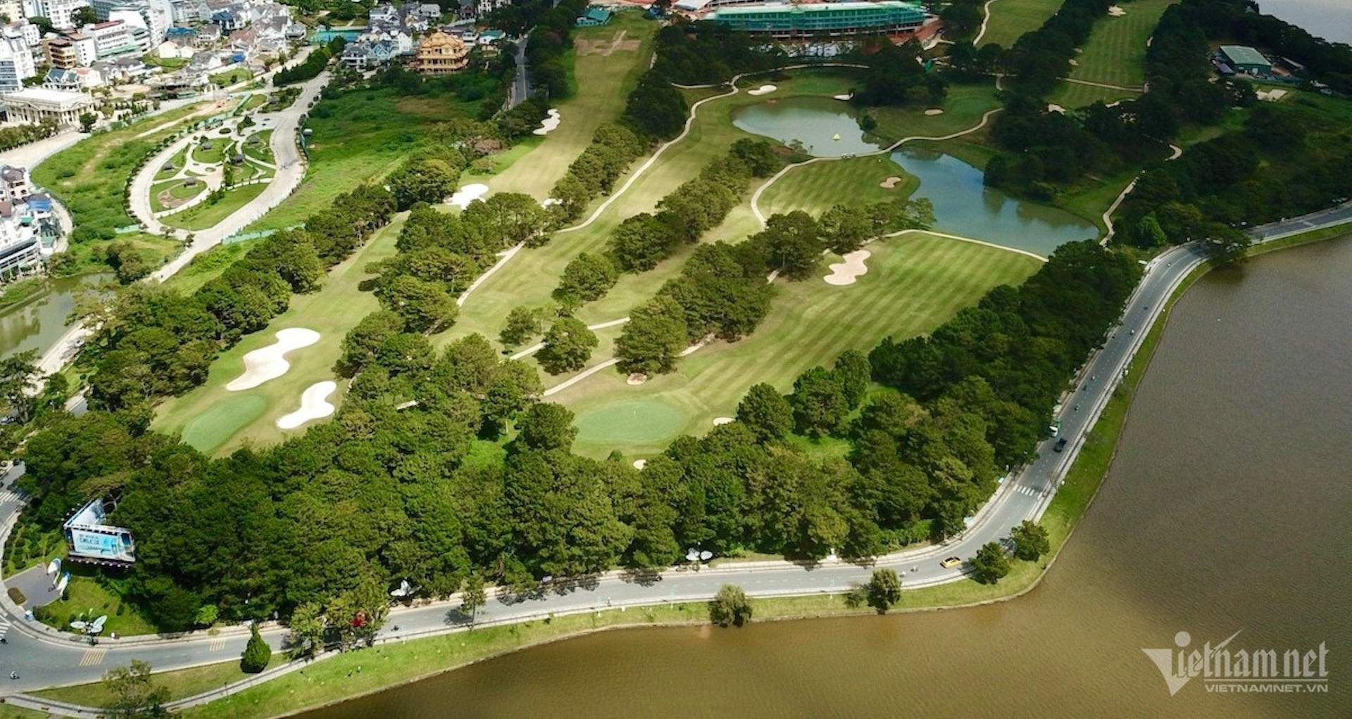 Đưa golf vào diện chịu thuế như rượu bia thuốc lá là sai lệch về bản chất Đưa golf vào diện chịu thuế như rượu bia thuốc lá là sai lệch về bản chất