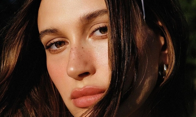 Hailey Bieber joins billionaire club with B skincare deal as husband Justin reportedly faces financial woes