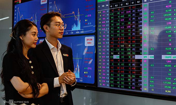 Stocks break 4-session gaining streak Stocks break 4-session gaining streak