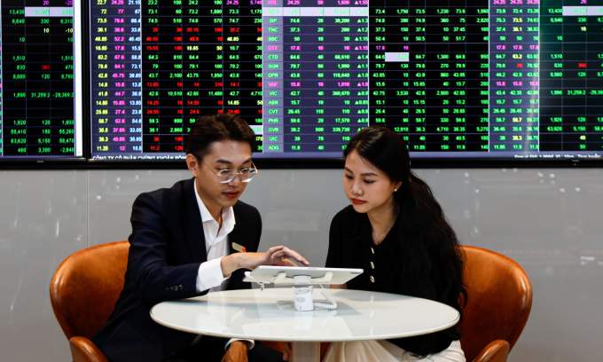 Stocks firm at 6-week peak Stocks firm at 6-week peak