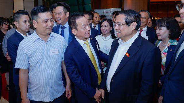 Thủ tướng Chính phủ đối thoại với các doanh nhân ngay tại hội nghị quán triệt và triển khai Nghị quyết 68 Thủ tướng Chính phủ đối thoại với các doanh nhân ngay tại hội nghị quán triệt và triển khai Nghị quyết 68