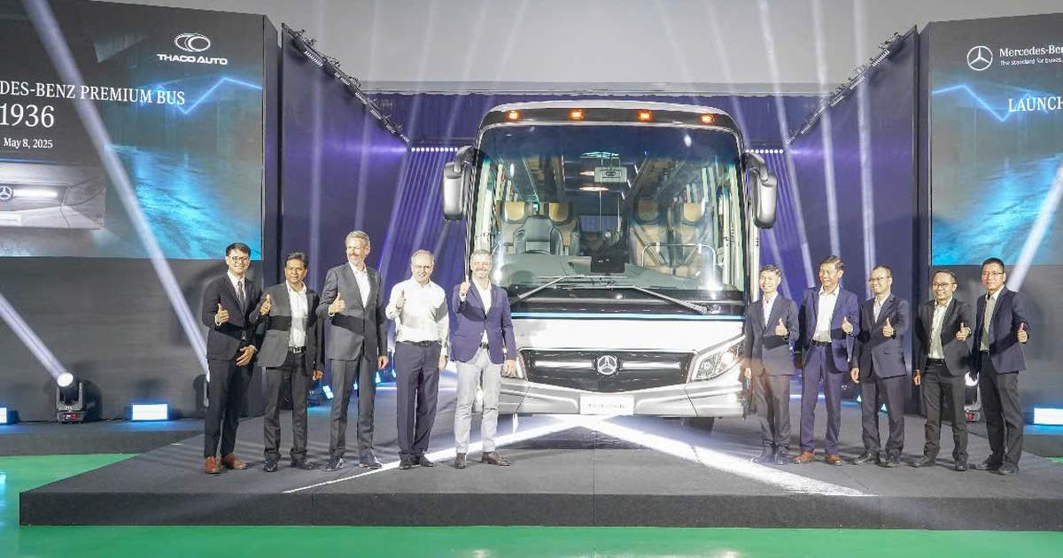 Xuất khẩu xe bus cao cấp thương hiệu Mercedes-Benz do THACO sản xuất Xuất khẩu xe bus cao cấp thương hiệu Mercedes-Benz do THACO sản xuất
