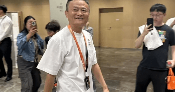 Jack Ma bất ngờ tái xuất