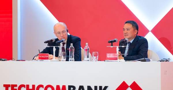 Cổ phiếu Techcombank lên cao nhất lịch sử sau ‘cam kết 20 tỷ USD’ của Chủ tịch Hồ Hùng Anh