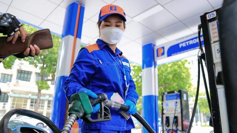 Giá xăng dầu hôm nay 1/6: Tiếp đà giảm sâu