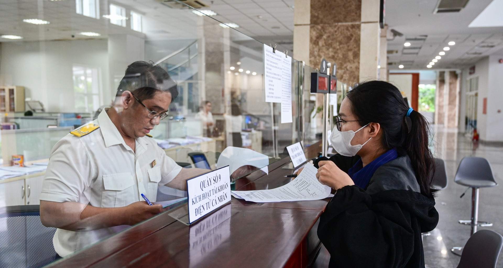 Các thủ tục liên quan đến giấy phép đang rất chậm