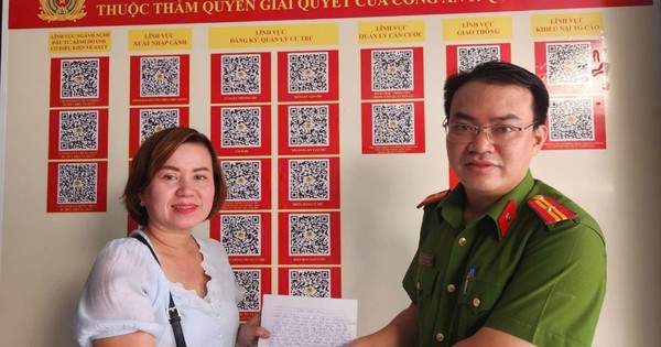 Chuyển nhầm hơn 700 triệu cho người lạ, người phụ nữ được công an giúp nhận lại Chuyển nhầm hơn 700 triệu cho người lạ, người phụ nữ được công an giúp nhận lại