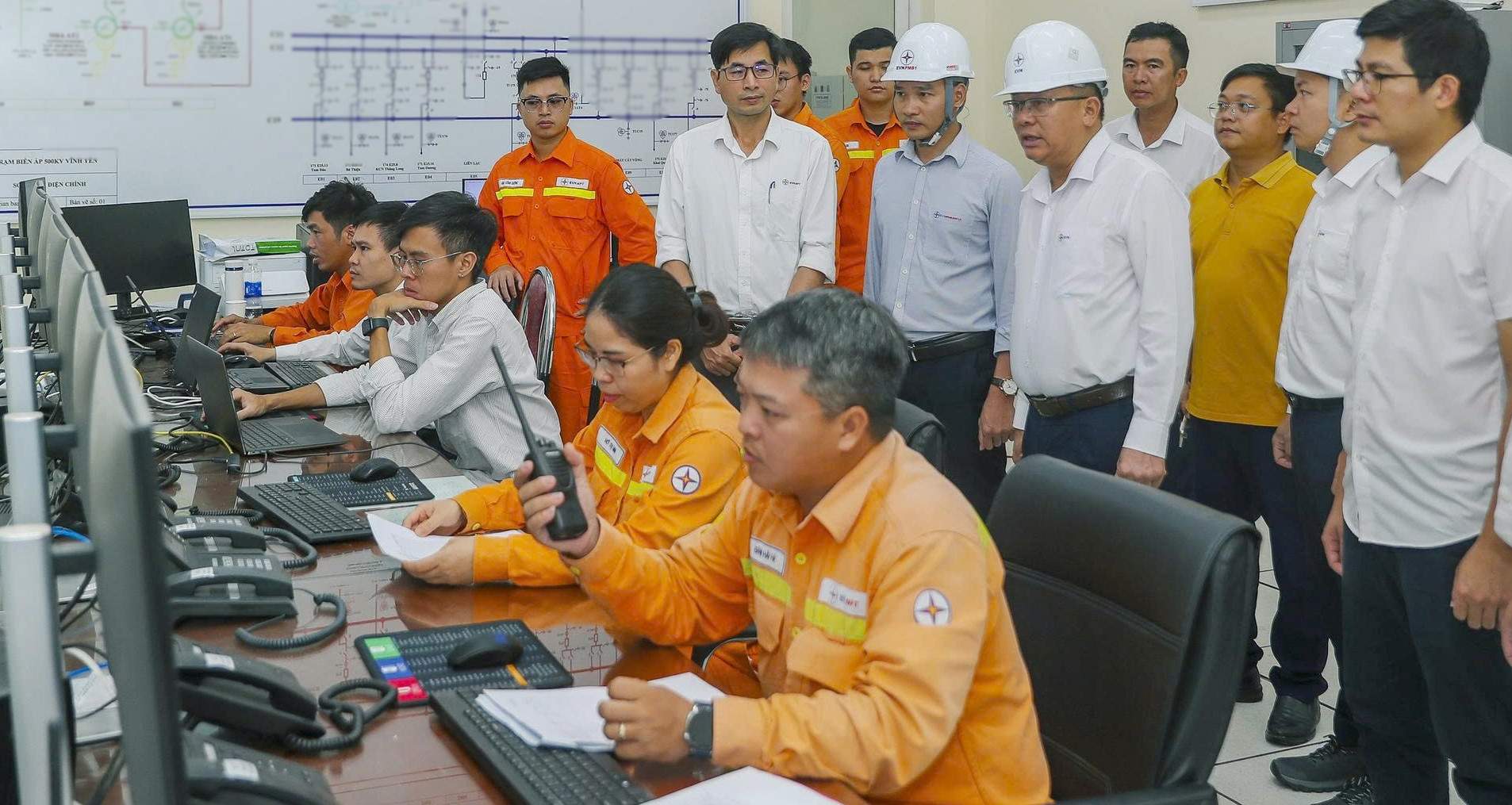 Đóng điện thành công dự án đường dây 500 kV Lào Cai