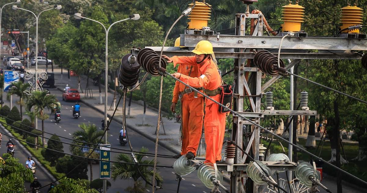 Hành trình 50 năm nguồn sáng vượt núi, vươn khơi Hành trình 50 năm nguồn sáng vượt núi, vươn khơi