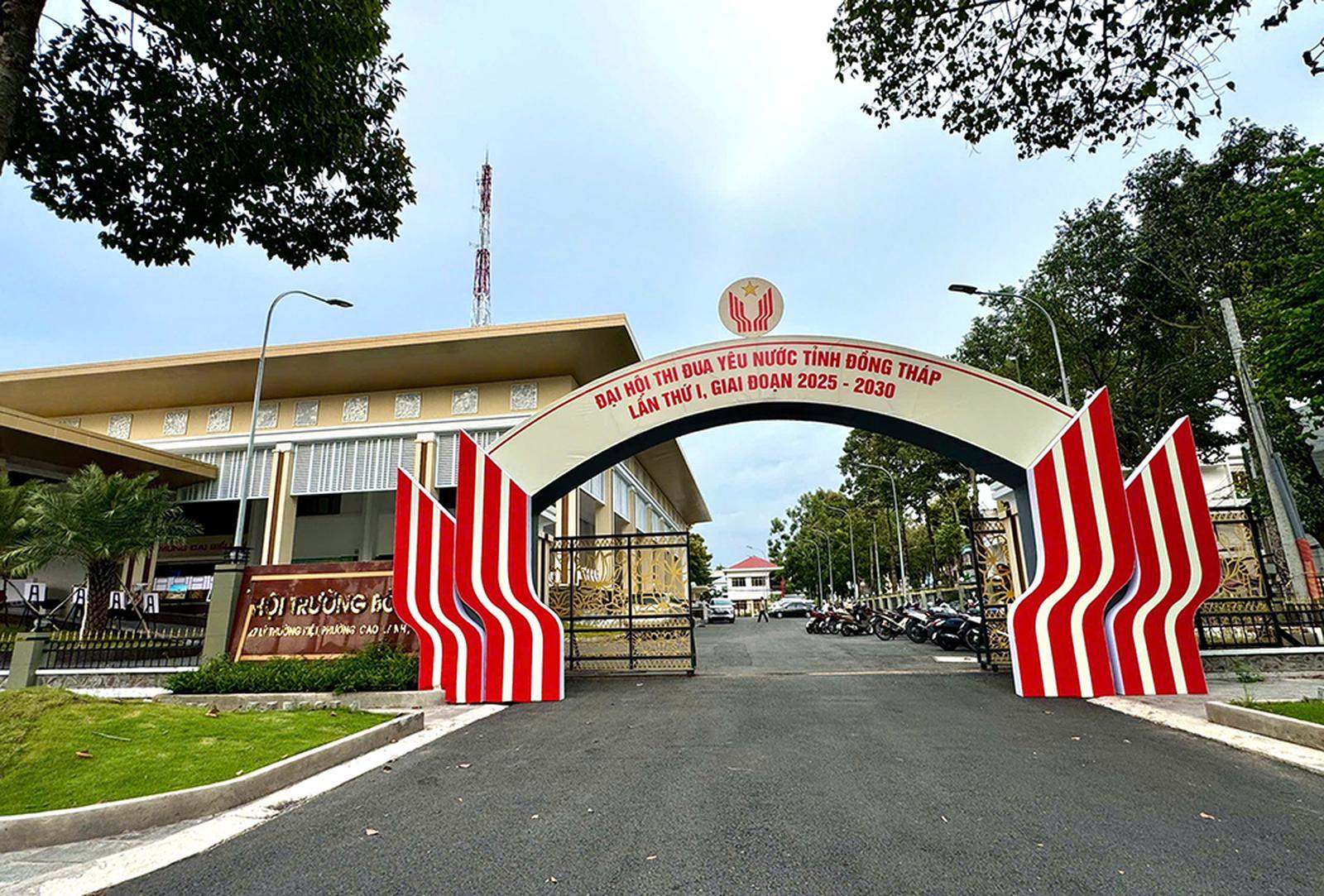 Lan tỏa tinh thần thi đua yêu nước, Đồng Tháp tôn vinh những điển hình tiên tiến tiêu biểu