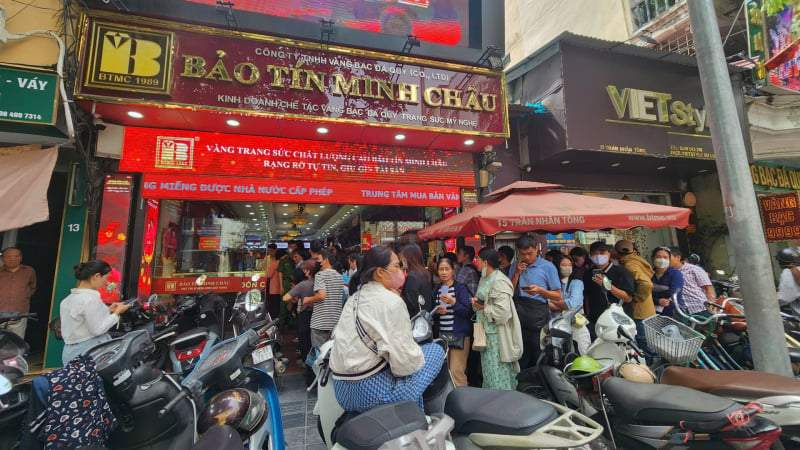 Nhu cầu mua vẫn cao, cập nhật nóng diễn biến tại chợ đen