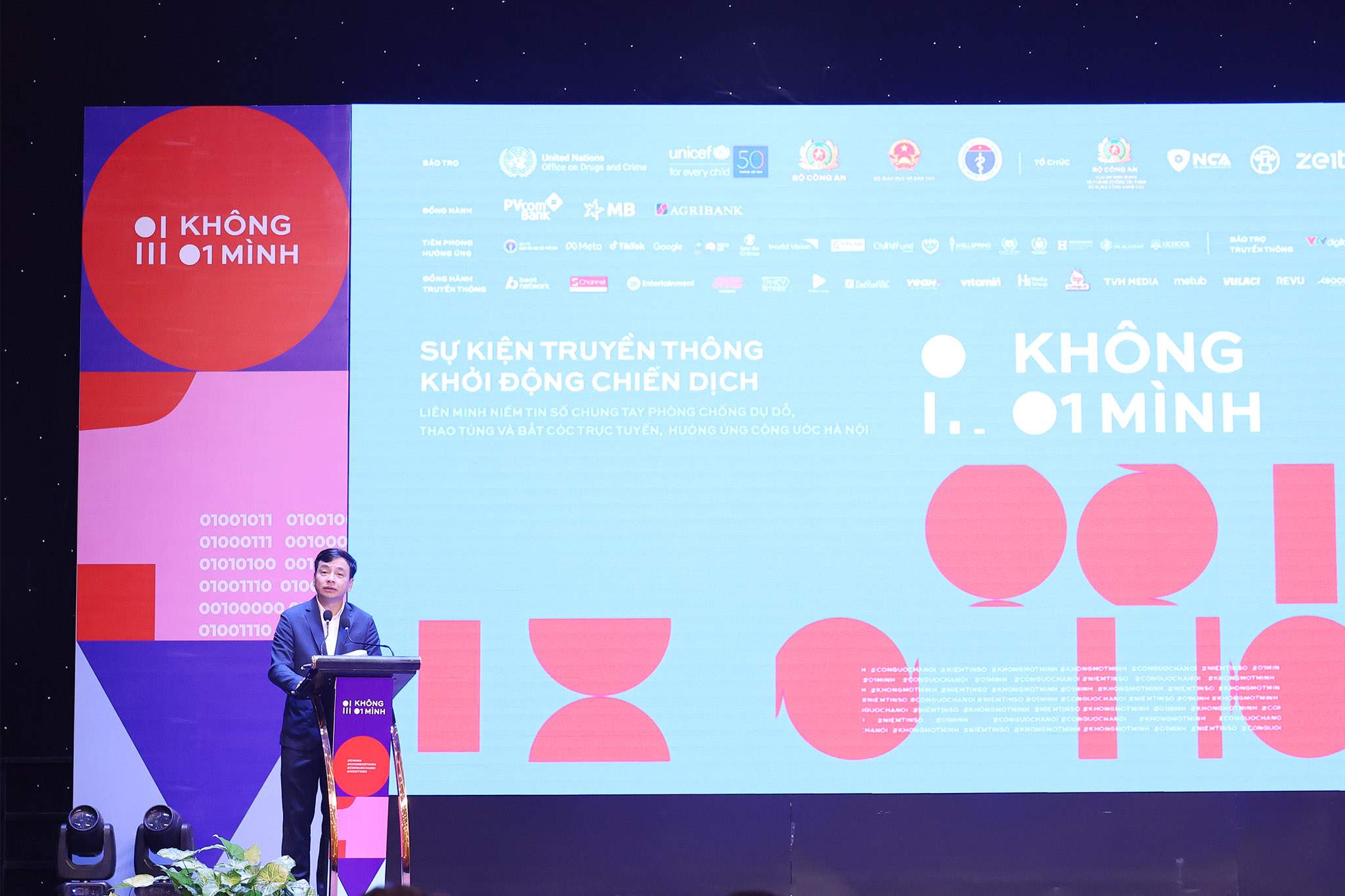 PVcomBank đồng hành cùng chiến dịch “Không một mình” vì một không gian mạng an toàn cho thế hệ trẻ PVcomBank đồng hành cùng chiến dịch “Không một mình” vì một không gian mạng an toàn cho thế hệ trẻ