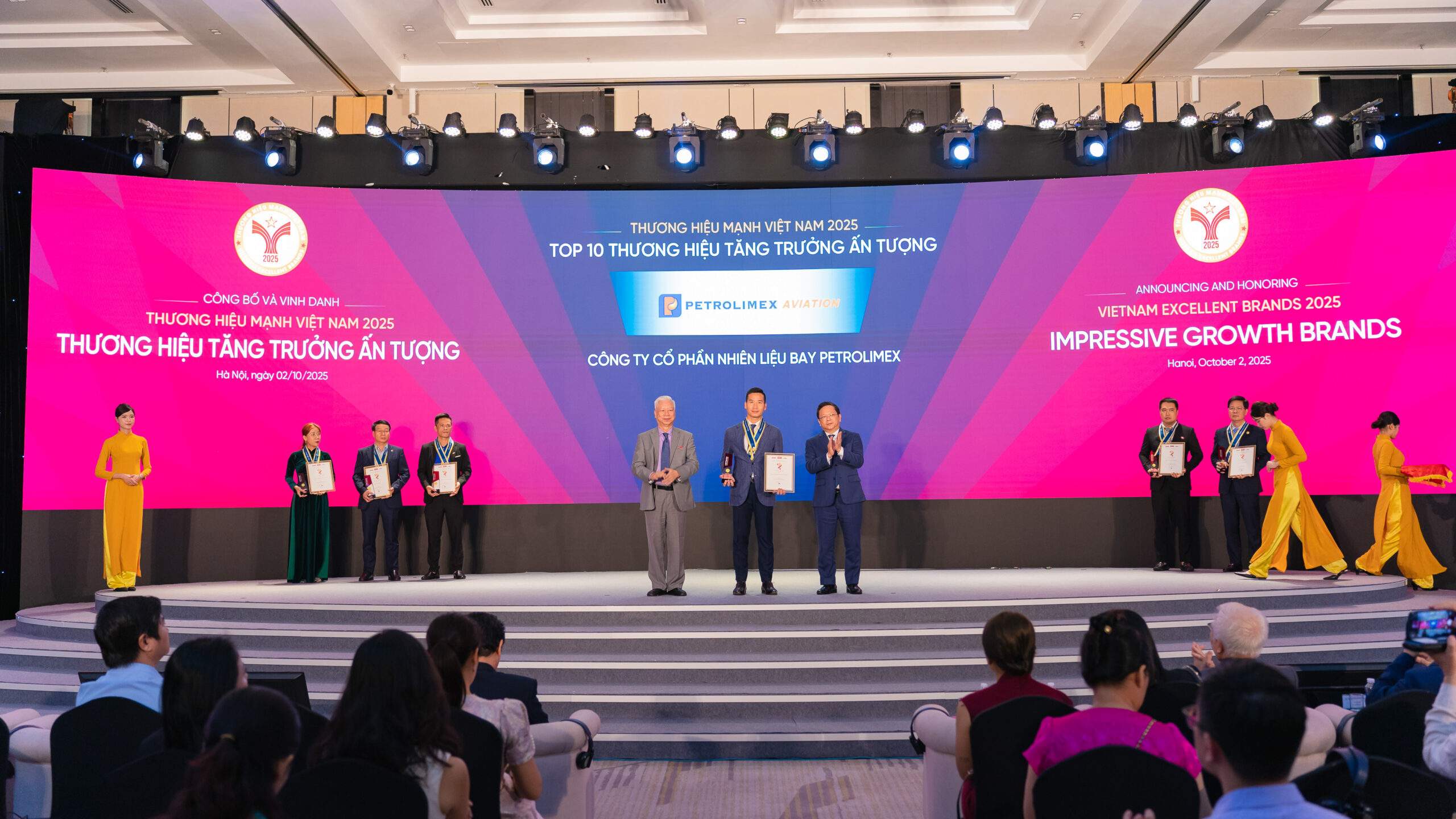 Petrolimex Aviation vinh dự nhận chứng nhận Top 10 Thương hiệu Tăng trưởng ấn tượng năm 2025 Petrolimex Aviation vinh dự nhận chứng nhận Top 10 Thương hiệu Tăng trưởng ấn tượng năm 2025