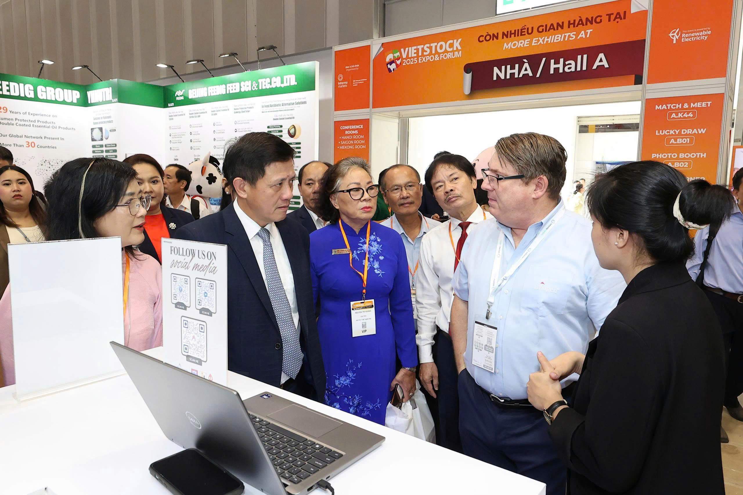 Thúc đẩy ứng dụng khoa học công nghệ và chuyển đổi số tại Vietstock 2025 Thúc đẩy ứng dụng khoa học công nghệ và chuyển đổi số tại Vietstock 2025
