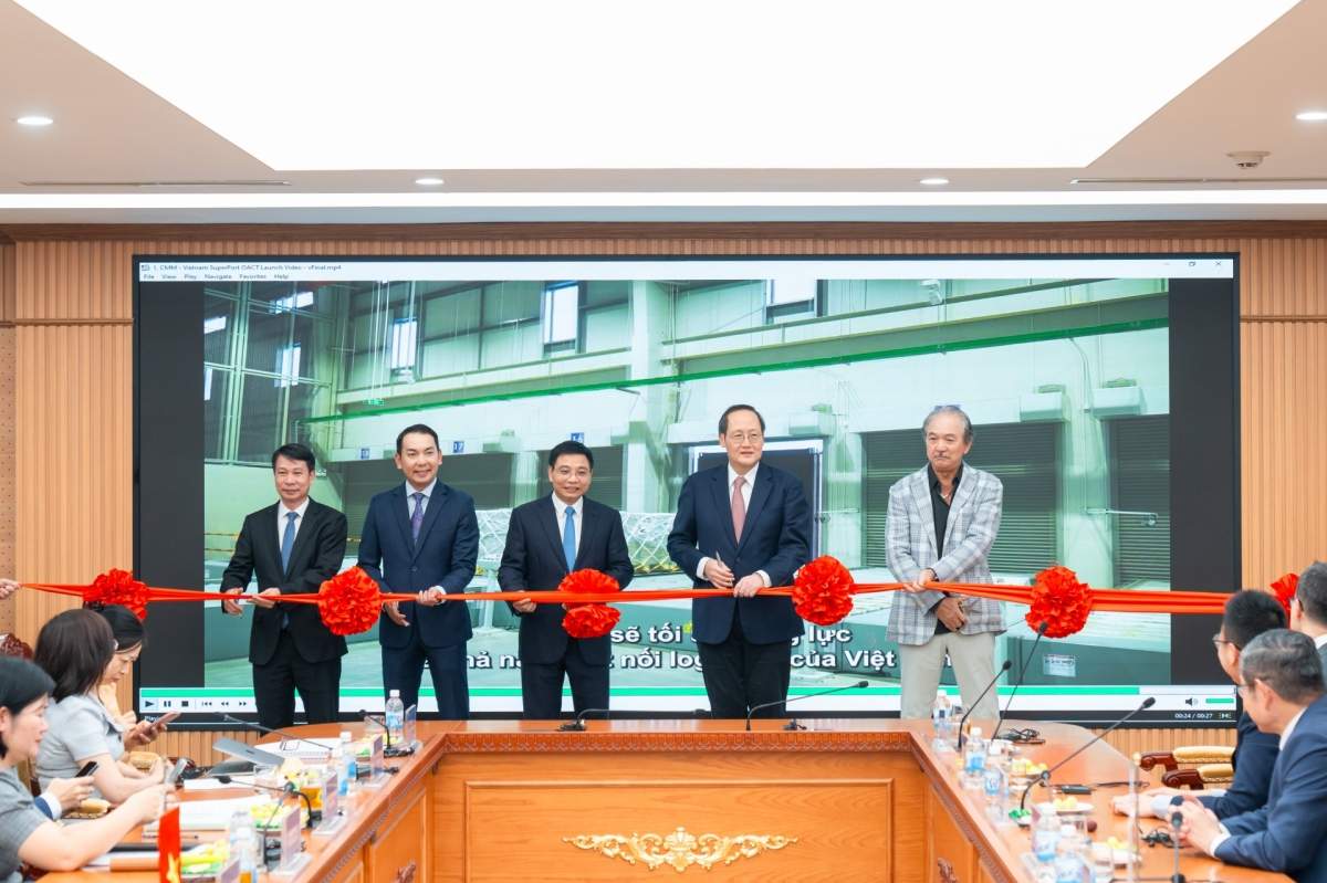 Vietnam SuperPort launching off-airport cargo terminal, making a new milestone in Vietnam-Singapore cooperation Vietnam SuperPort launching off-airport cargo terminal, making a new milestone in Vietnam-Singapore cooperation