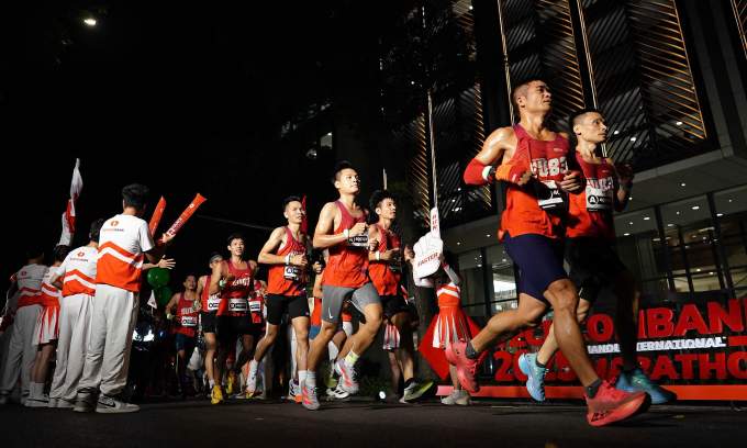 Vietnamese runners shine at 4th Edition of the Techcombank Hanoi International Marathon Vietnamese runners shine at 4th Edition of the Techcombank Hanoi International Marathon
