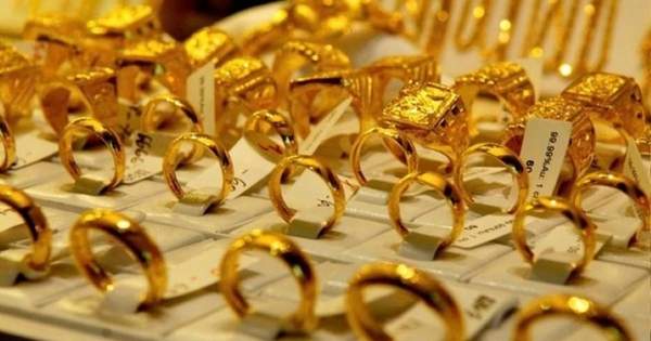 Tối 22/10, giá vàng thế giới tiếp tục giảm, về sát mốc 4.000 USD/ounce